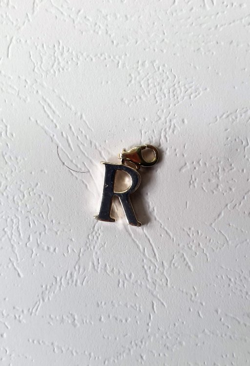 Подвеска "R" на застежке, металл, 3 см